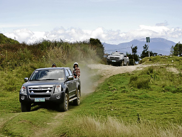 ISUZU . Great luxury car with plenty of options!