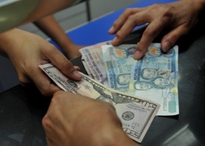 Peso-dollar exchange (INQUIRER FILE PHOTO)