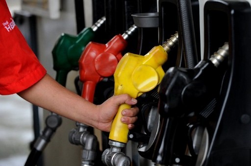 Gasoline price down by 90¢ per liter, diesel up by 60¢ on Tuesday