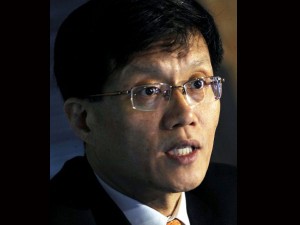 IMF director for Asia-Pacific Changyong Rhee: Increase budget deficit to enhance infrastructure investment.  AFP FILE PHOTO 