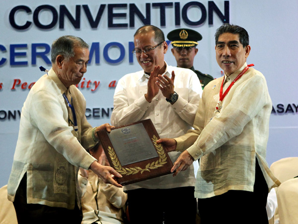 Chinese-Filipino traders vow to back Aquino’s tax effort | Inquirer ...