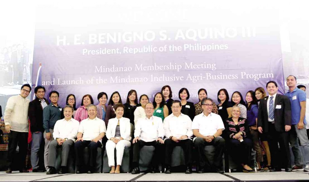 PRESIDENT AQUINO (center, first row) joins the officers and staff members of the Philippine Business for Social Progress (PBSP) during the Mindanao Membership Meeting (MMM). With him are: (first row, from left) Rafael C. Lopa, PBSP executive director; Trade Secretary Gregory Domingo, Mindanao Development Authority chair Luwalhati Antonino, PBSP Mindanao Committee chair Paul G. Dominguez, Interior Secretary Manuel Roxas and Secretary Teresita Deles, Presidential Adviser on the Peace Process.  RTVM MalacaÑang