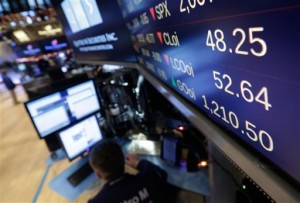 A board above the floor of the New York Stock Exchange shows the intraday price of oil, top, Tuesday, Jan. 6, 2015. US stocks fell again Tuesday on another stormy day for global financial markets as oil prices plummeted to a fresh multi-year low.  AP PHOTO/RICHARD DREW 
