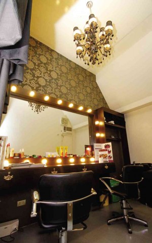 THE SALON has that gilded look to capture the superstar in you. 
