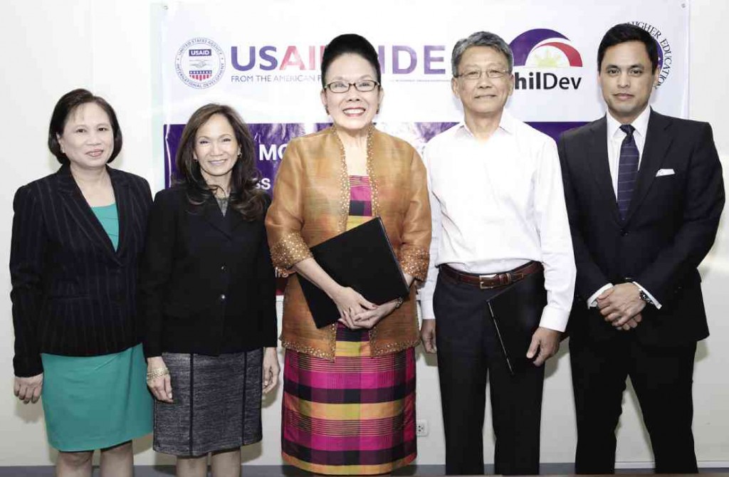 PARTNERS push the Idea program forward. From left: CHED Director Amelia Biglete, USAID Mission Director for the Philippines Gloria Steele, CHED Chair Dr. Patricia Licuanan, PhilDev Chair Diosdado Banatao, and PhilDev Executive Director Alexis Kayanan.
