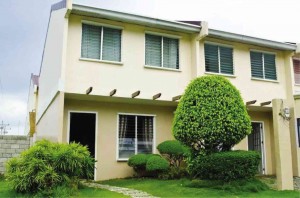 SOCIALIZED two-story rowhouse selling at P611,000/unit