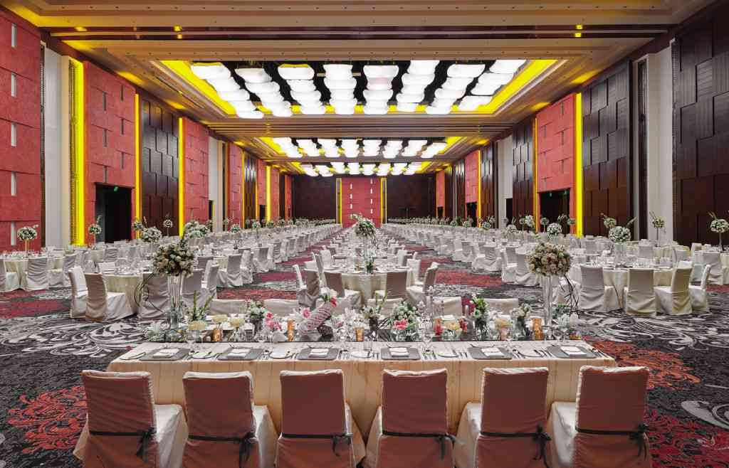  IMAGINE a banquet for 2,500 at the Grand Ballroom. Wouldn’t it be grand? 