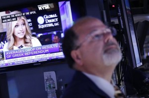 A television monitor carries news of the "No" vote on the Greek debt referendum as a trader works on the floor of the New York Stock Exchange, Monday, July 6, 2015, in New York. U.S. stocks are opening lower after Greeks voted overwhelmingly to reject the terms of the country's latest bailout.  AP PHOTO/MARK LENNIHAN