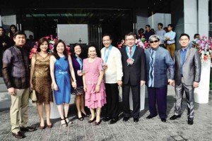 FROM left: Christopher, Leslie and Anna Lynne Cokaliong, Inquirer CEO Alexandra Prieto-Romualdez, Gregoria C. Cokaliong, Cebu City Mayor Michael L. Rama, Pioneer Insurance & Surety Corp. president & CEO David Coyukiat, Chester C. Cokaliong and Charlton C. Cokaliong