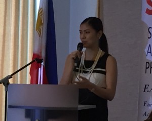 COL head of research April Lee-Tan discussing the stock market with SharePhil