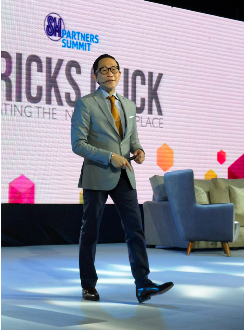 Entrepreneur and inspirational speaker Francis Kong talked about creating new and meaningful experiences for the customer with the cohesive use of social media with traditional retail.