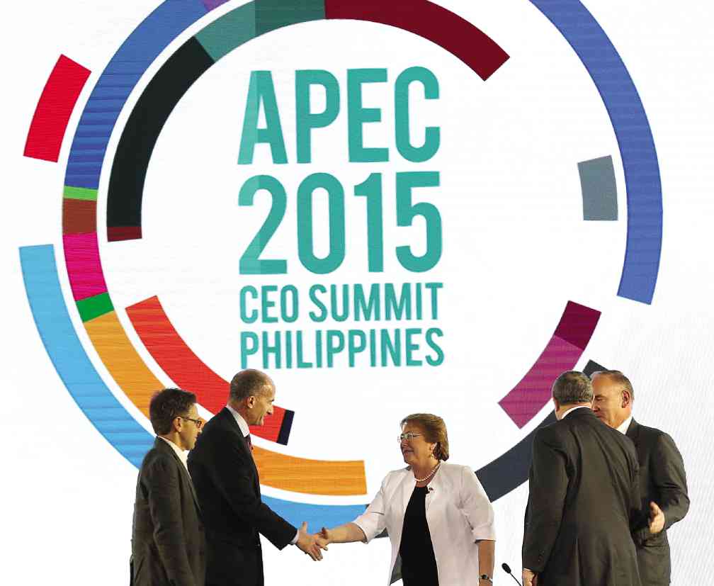 (RIGHT) Chile’s President Michelle Bachelet (center) greets her colleagues during the CEO summit at Makati Shangri-La. With her are (from left) Ian Bremmer, John Rice, Dennis Nally and Norman Pearlstine.    MARIANNE BERMUDEZ