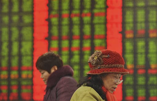 Chinese stock investors check prices at a brokerage house in Fuyang in central China's Anhui province Thursday, Jan. 21, 2016. Asian stock markets were mostly in the red Thursday, surrendering early gains as oil drifted lower and sentiment remained fragile following big swings on Wall Street. (Chinatopix via AP) CHINA OUT
