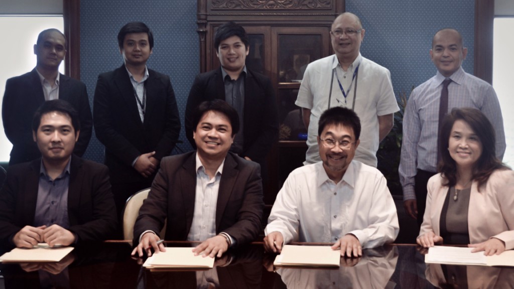 (Seated from left) Vincent Jan Santiago, AsiaPay Regional Solution Manager; Mau San Andres, AsiaPay Senior Manager; Joven  Hernandez, PNB Savings Bank President; and Annie Umali, PNB Credit Card Business Head; (Standing from left) Julius Portugal,  AsiaPay Sales & Marketing Manager; Christian San Pedro, AsiaPay Senior Analyst Programmer; Jerome Digueno, AsiaPay Sales  and Marketing Officer; and Christian Eugene Quiros, PNB Vice President for Credit Card Group