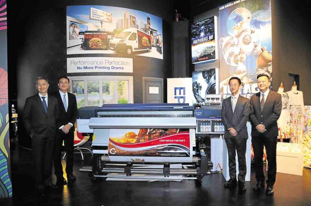  EPSON regional manager Shaun See (left), Epson regional product manager Yap Beng Tiek, Epson Malaysia country manager Shimizu Tomoya and Epson Malaysia general manager for sales and marketing Danny Lee showcase the new SureColor S-series printer