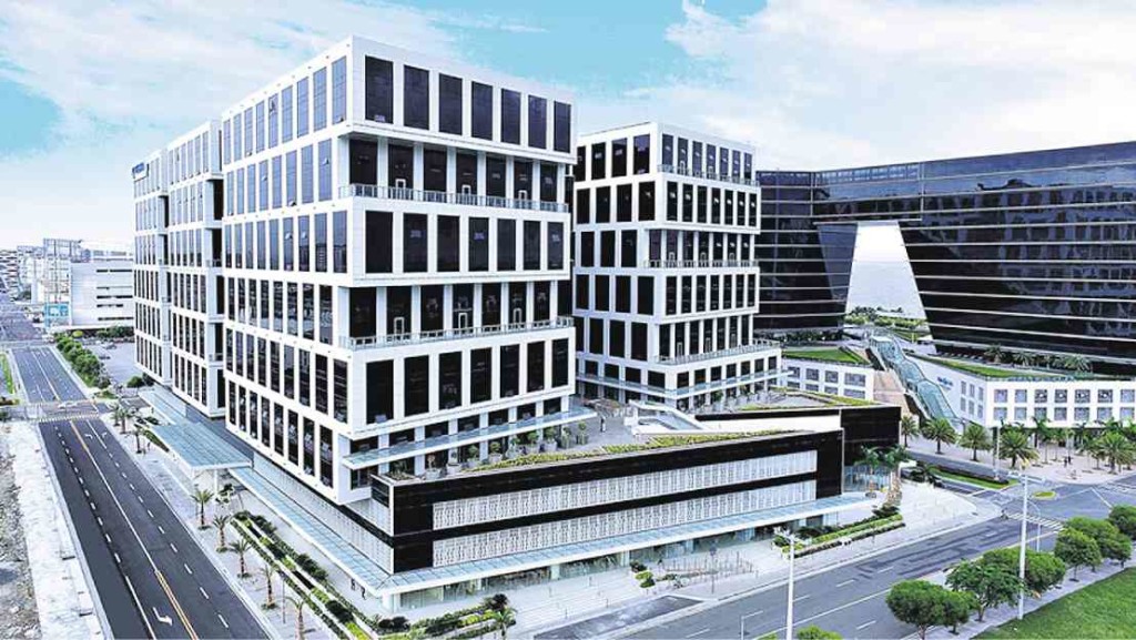  PRIMARILY designed for business process outsourcing firms and other similar high-technology companies, Five E-com was designed by Arquitectonica, a Miami-based architectural firm known for its stylish patterns, complex façade accents and graphic structural forms.