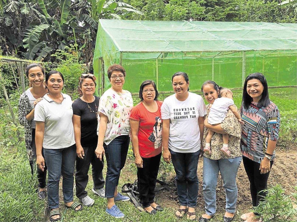 SLOW Food advocate Chit Juan (fourth from left) meets with Philippine farmers.