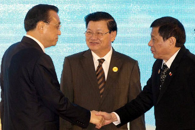 Chinese Premier Li Keqiang, left, shakes hands with Philippine’s President Rodrigo Duterte, right, as Laos’ Prime Minister Thongloun Sisoulith, watches during the 19th Asean-China summit, in Vientiane, Laos, Wednesday, Sept. 7, 2016. AP FILE PHOTO