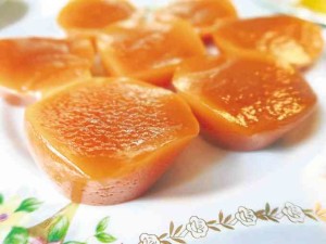 Nana Meng Tsokolate will sell cassava cake with leche flan topping, suman antala, “bibingkang malagkit” and “kutsinta” during the holidays. This year, the brand will also sell Bulacan “kutsinta.”