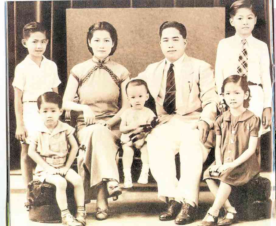 John Gokongwei Jr. with his family