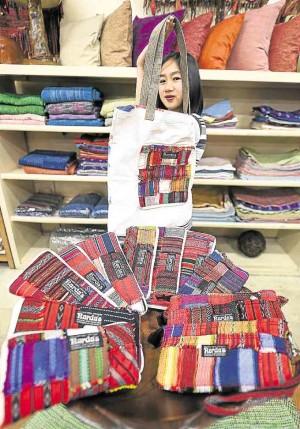 Heidi Apil displays ecobags and wallets that proudly carry the Narda’s brand. 