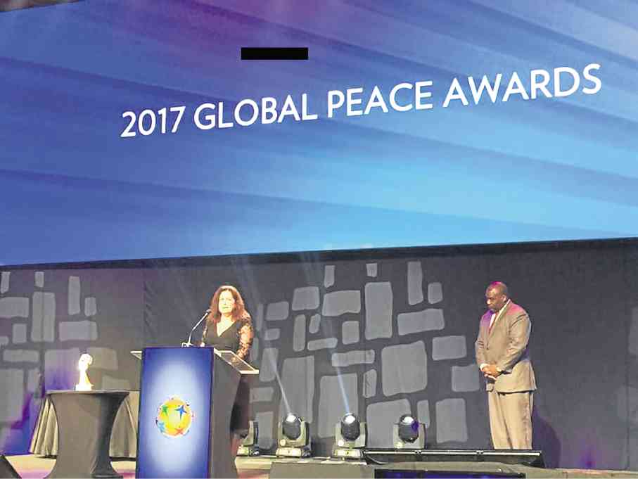 IBM VP Diane Melley receives the Award for Philanthropy and Corporate Citizenship from the Global Peace Foundation 