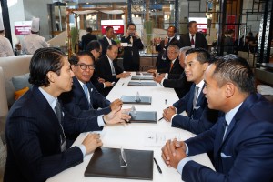Clockwise from left: Revolution Precrafted Properties Founder and CEO Robbie Antonio, Century Properties Group Chairman and CEO Jose E.B. Antonio, Bakrie Global Ventura CEO Anindya Novyan Bakrie, and Bakrie Global Ventura Director and Viva Media Baru President and CEO Anindra Ardiansyah Bakrie at the MOU signing in Manila on April 28. 