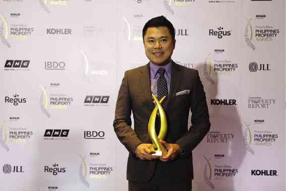 Megaworld’s SVP and head of Lifestyle Malls Kevin L. Tan received two major awards for Uptown Mall: Best Retail Architectural Design and Best Retail Landscape Architectural Design.