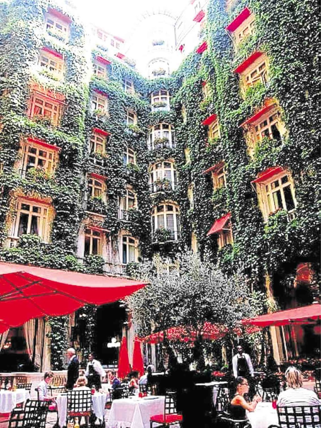 Le Cour Jardin at the Hotel Plaza Athenee.