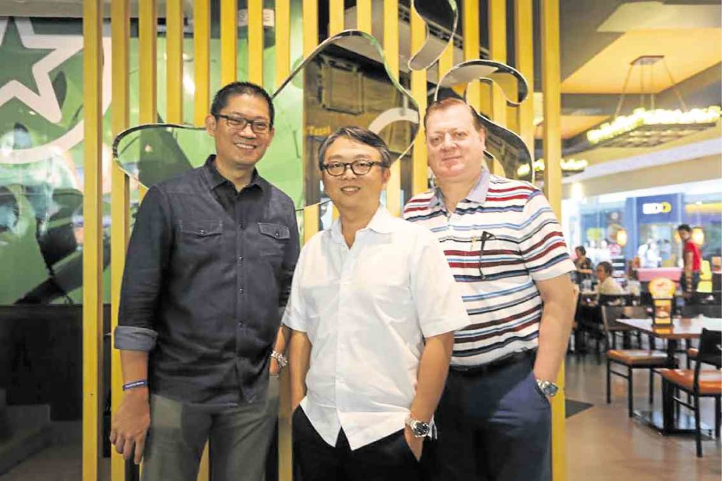 Partners in life, business: Luigi Vera (left), Richie Yang, Robert Epes, founders of Chili's in PH.