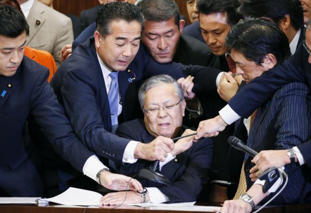 Shinichi Yokohama and other lawmakers in Japan