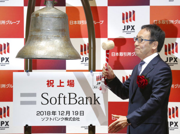 SoftBank mobile unit begins trading in 1 of biggest IPOs