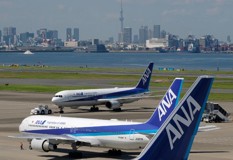 (FILES) In this file photo taken on July 31, 2018, Boeing passenger planes of All Nippon Airways are seen at Tokyo's Haneda airport. - The operator of Japan's All Nippon Airways said on January 29, 2019 it has decided to order a total of 48 aircraft from Boeing and Airbus for deliveries from 2021 through 2025. (Photo by Kazuhiro NOGI / AFP)