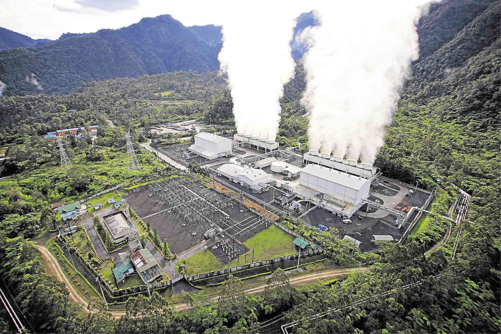 Geothermal energy. Геотермальная станция Филиппины. ГЕОЭС на Филиппинах. Геотермальная электростанция Япония. Геотермальная энергия Индонезия станция.