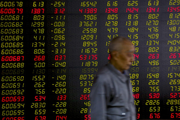  World shares sink as US-China spat takes center stage