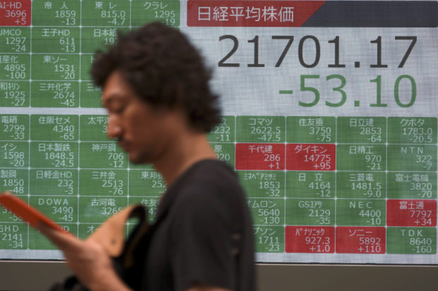  Asian shares fall back after S&P 500 hits fresh record high