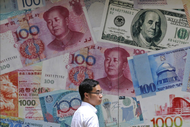  China's yuan falls below 7 to US dollar