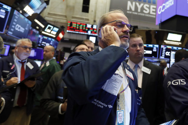  US stocks cap wobbly day of trading with modest losses