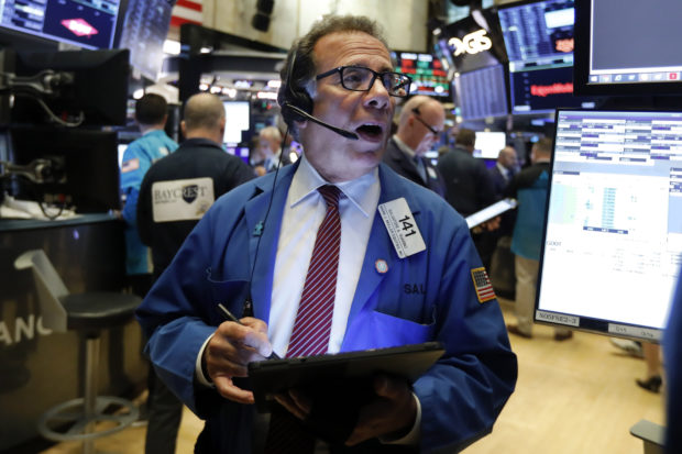  US stock indexes hit pause, hold close to record levels