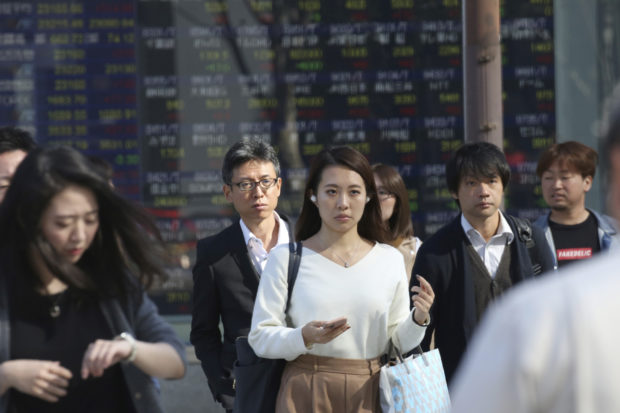  Asia stocks mixed on possible US-China trade snag
