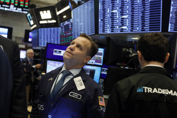  S&P 500 ekes out record high after listless day of trading