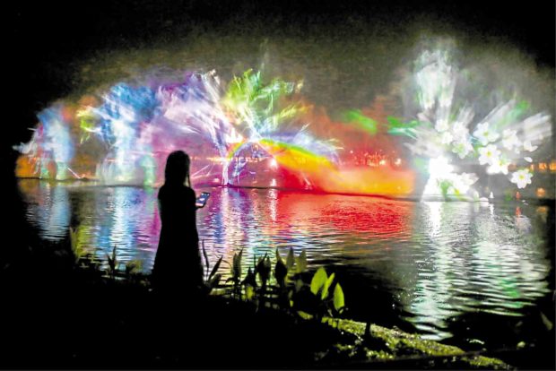 teamLab impresses with interactive show