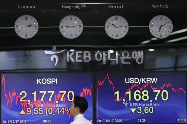 currency trader in Seoul