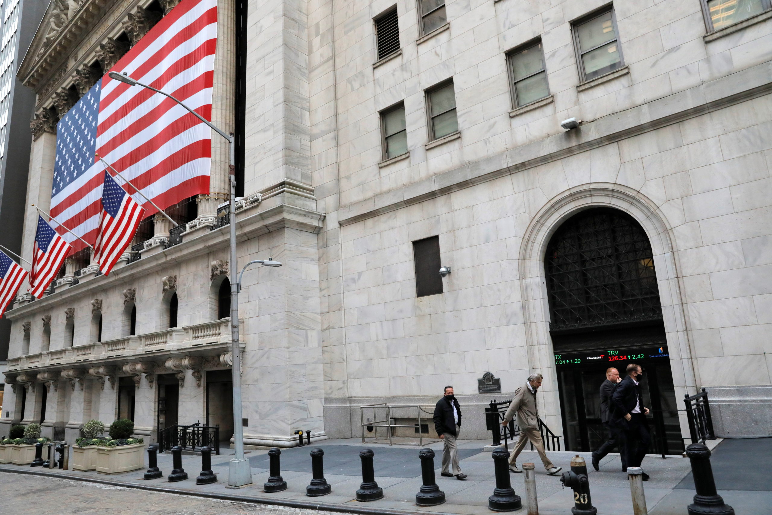 Investors brace for close U.S. election result, long count