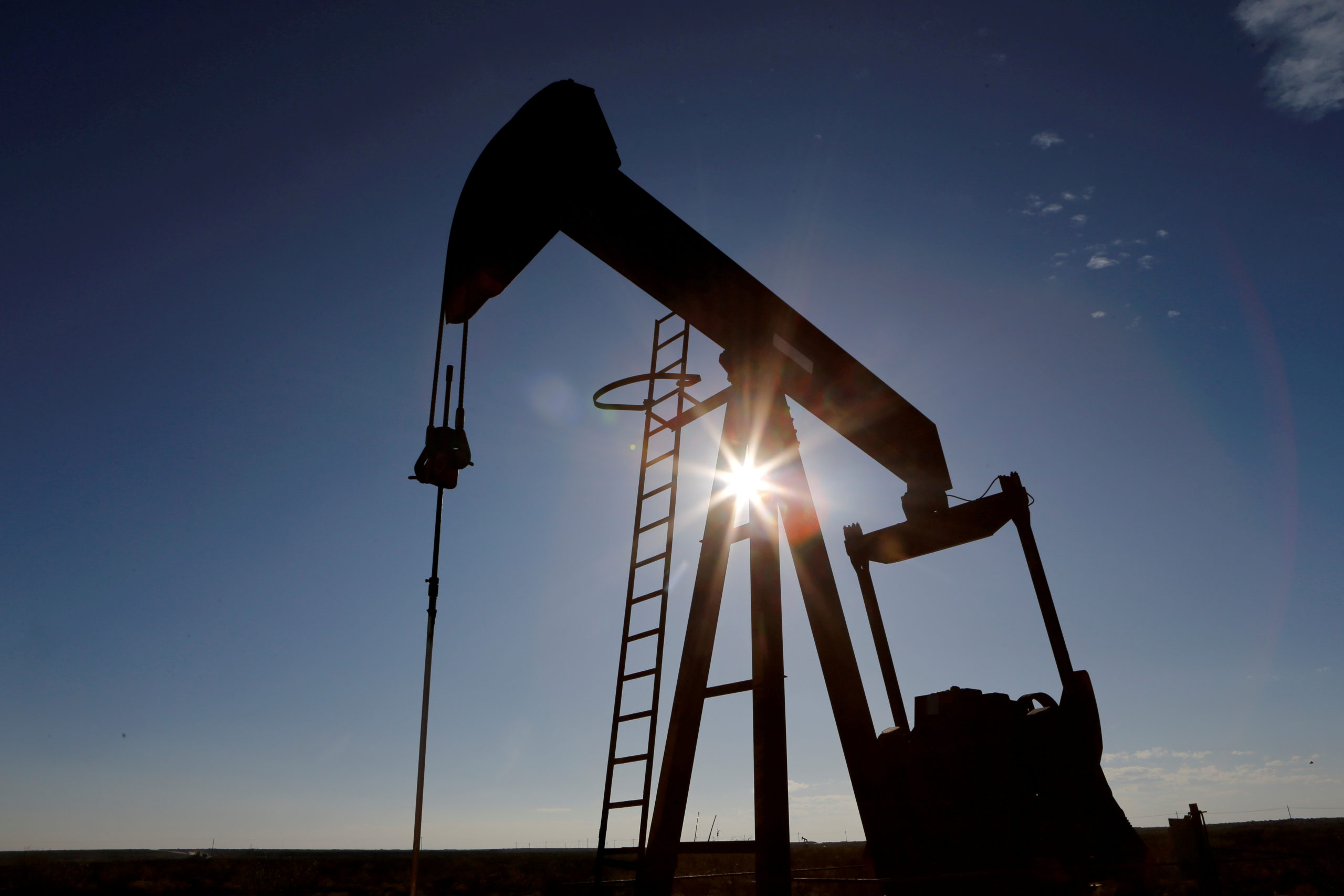Oil pulls back on fading supply worries over Ukraine crisis