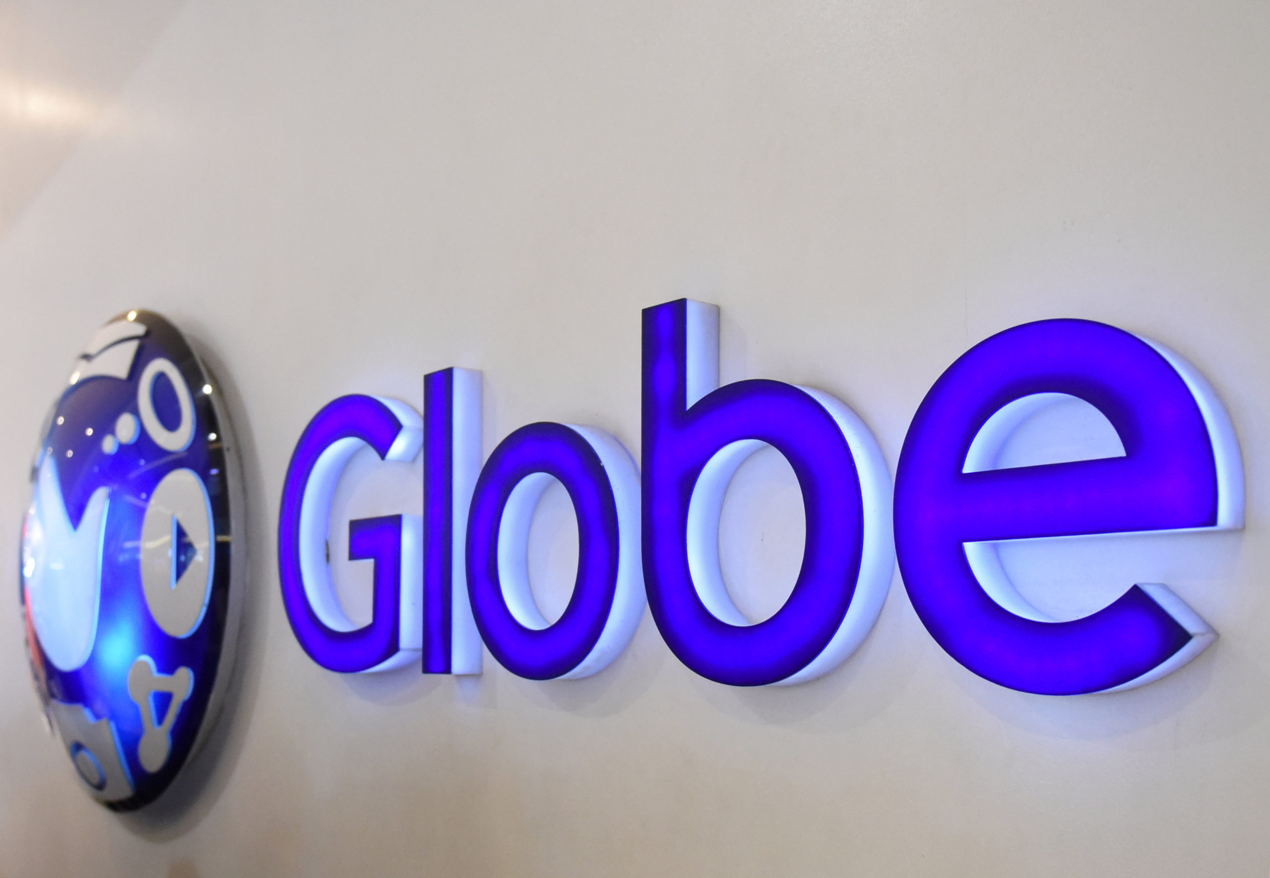 Globe earns P300M from tower sale