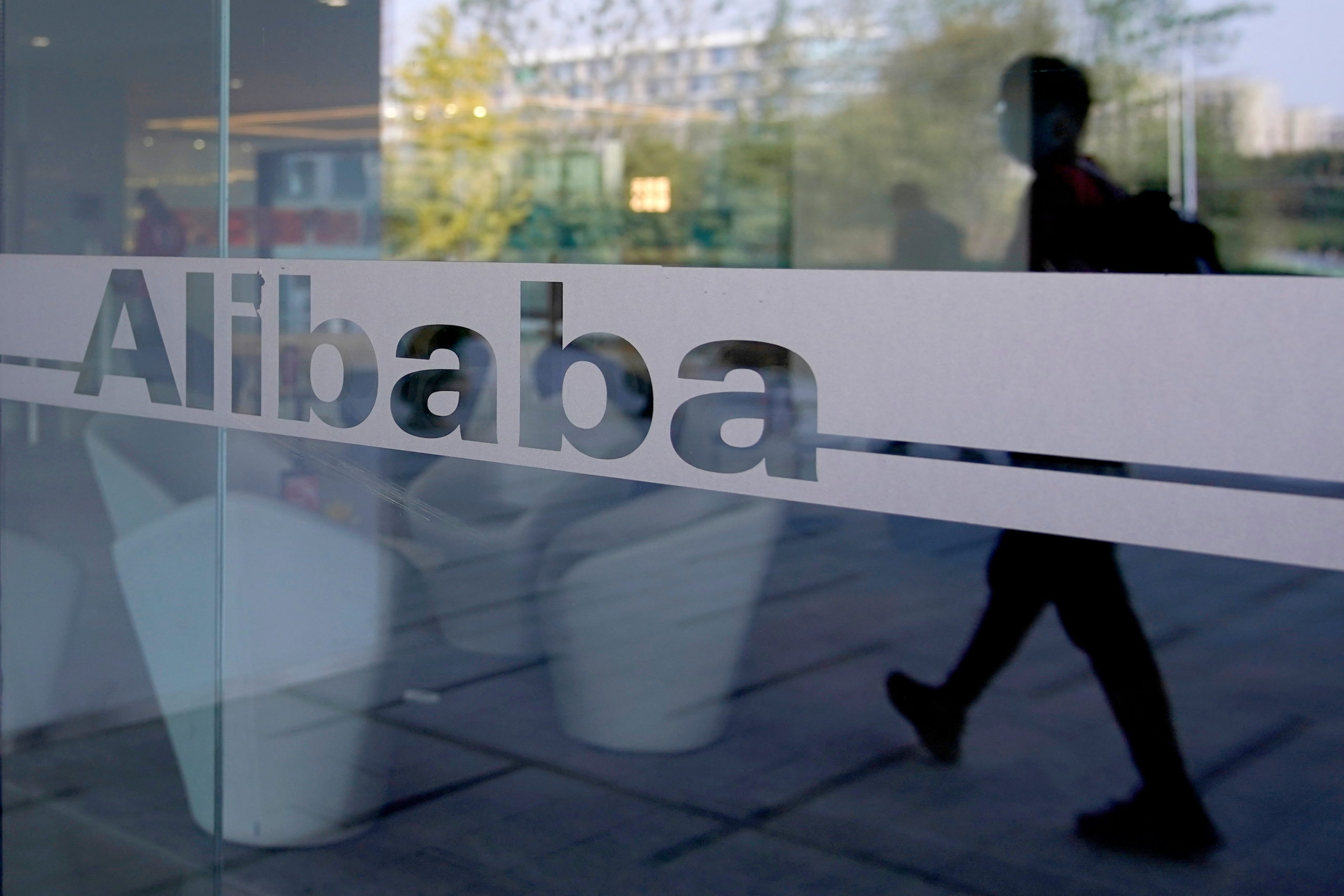 Alibaba shrugs off $2.75B antitrust fine, shares rally