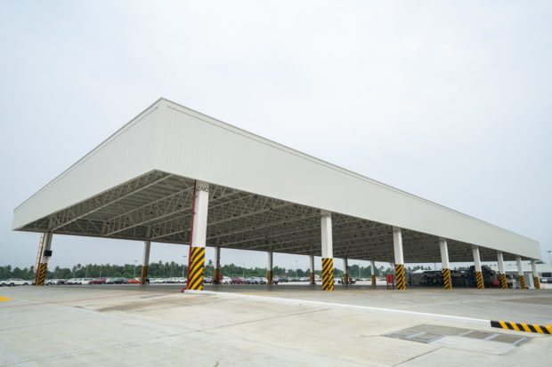 A weather-proof design of vehicle loading and unloading area