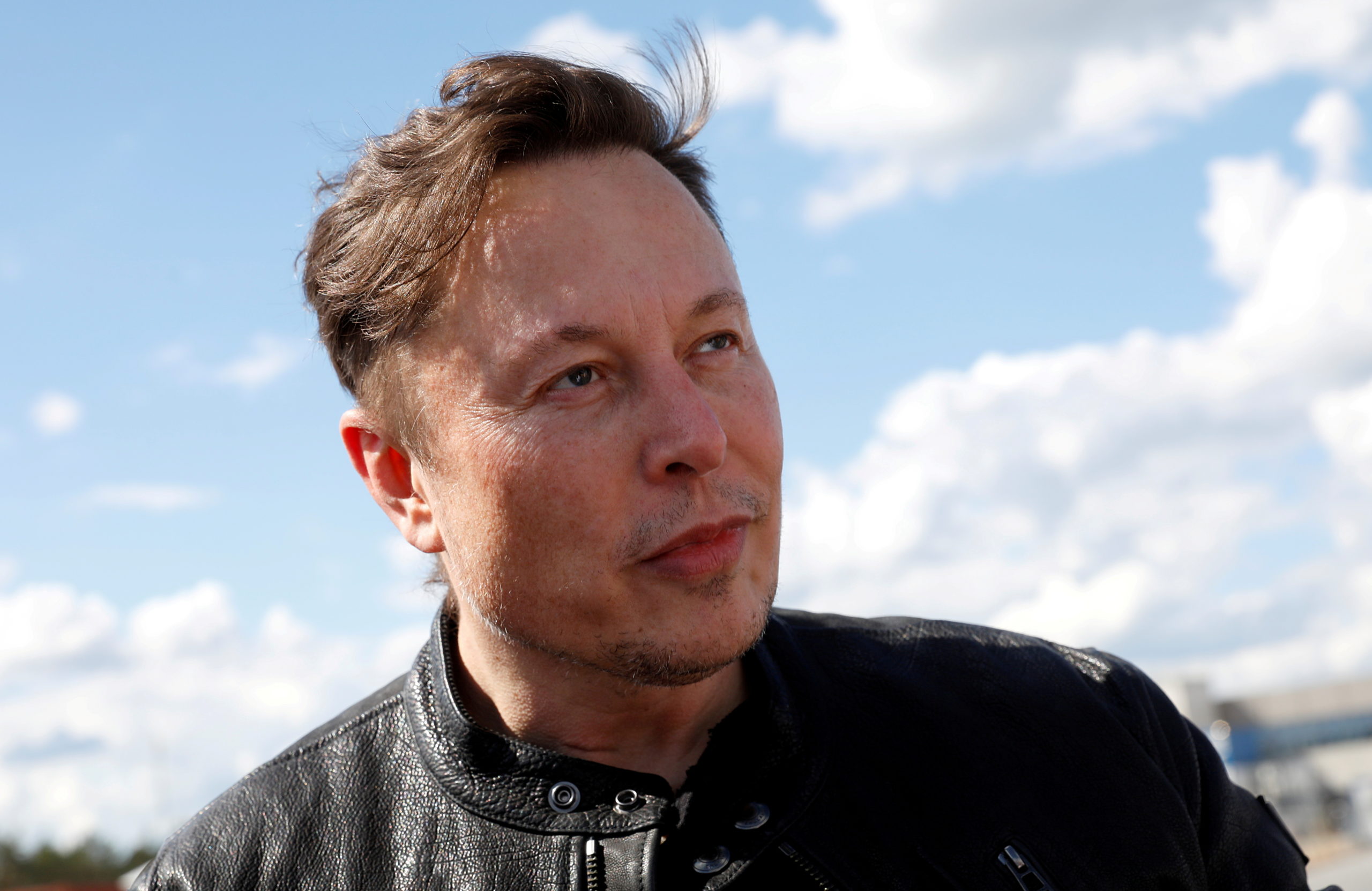 Tesla's Musk sells 639,737 more shares after Twitter poll