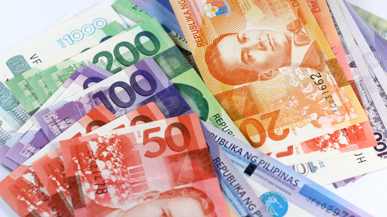 PH peso further weakens to 54.7 against US dollar